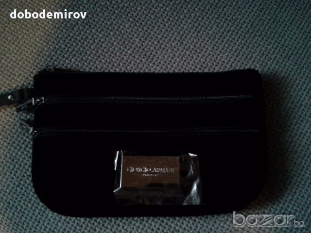 Нова чанта/клъч кадифе Giorgio Armani Velvet Black Wristlet оригинал, снимка 4 - Чанти - 12744741