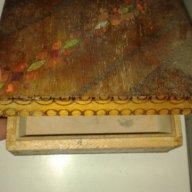 Продавам Дървена Ретро кутия, която може да се ползва за различни неща....около 15 х 15 , снимка 1 - Антикварни и старинни предмети - 16958159