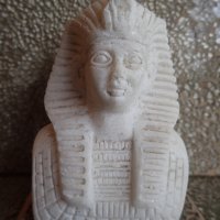 бяла каменна статуетка на Египетска богиня от Асуан, Египет , снимка 1 - Статуетки - 21123626