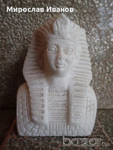 бяла каменна статуетка на Египетска богиня от Асуан, Египет 