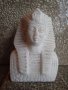 бяла каменна статуетка на Египетска богиня от Асуан, Египет 