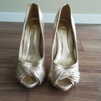 Високи златисти обувки , снимка 1 - Дамски елегантни обувки - 25183218