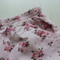 Розов кадифен панталон на флорална щампа, снимка 2 - Панталони и долнища за бебе - 25210016