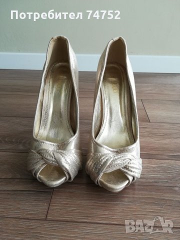 Високи златисти обувки , снимка 1 - Дамски елегантни обувки - 25183218