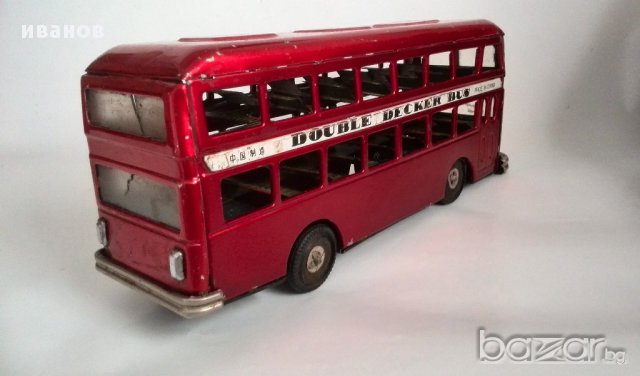 Стара играчка ламаринен автобус