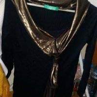Черна блуза, с дълъг ръкав и със златиста шал яка, снимка 1 - Блузи с дълъг ръкав и пуловери - 19504043