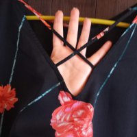 черна блуза  с цветя и интересен гръб , снимка 3 - Тениски - 25791880