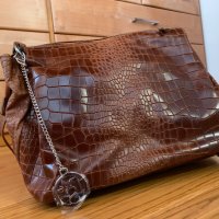 Нова дамска чанта, естествена кожа Pia Sassi Italy, снимка 7 - Чанти - 26145724