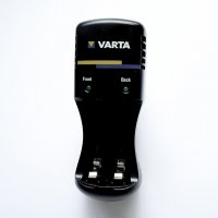 Мрежово зарядно VARTA с подарък 2xAA 2100mAh акумулаторни батерии, снимка 1 - Друга електроника - 23169257