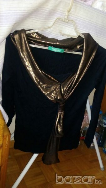 Черна блуза, с дълъг ръкав и със златиста шал яка, снимка 1