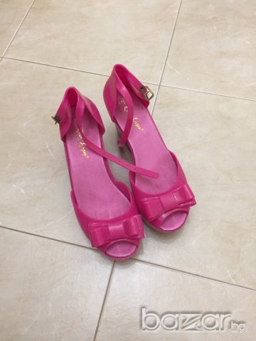 Розови сандалки