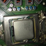 Продавам процесор сокет 1156 Intel Core i3-530 4M Cache 2.93 GHz, снимка 1 - Процесори - 18127299