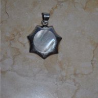 Сребърна висулка слънце със седеф-016, снимка 2 - Колиета, медальони, синджири - 13421281