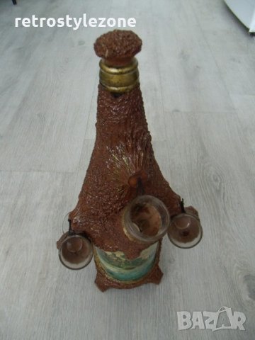 № 832 стар комплект - бутилка с чашки  - стъклена бутилка и 5 бр. стъклени чашки с декорация