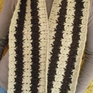 Ръчно плетен дамски шал кафяво и бяло, снимка 2 - Шапки - 15829895