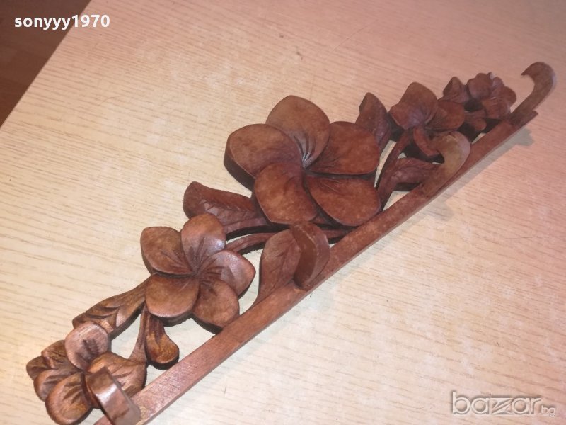 дървена закачалка с дърворезба-внос швеицария-42х13х8см, снимка 1