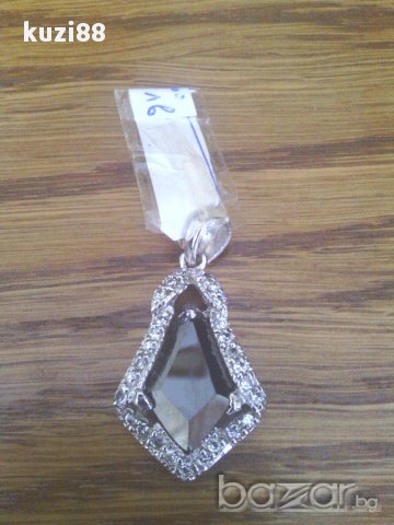 Продавам сребърна висулка
