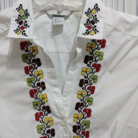 Дамска риза с ръчно бродирани шевици, снимка 1 - Ризи - 25933859