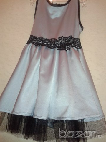 Детска сатенена рокля, снимка 2 - Детски рокли и поли - 17522126