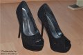 Черни обувки на висок ток, снимка 1 - Дамски обувки на ток - 12949865