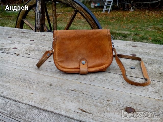 Дамска кожена чанта, снимка 1 - Антикварни и старинни предмети - 19716771