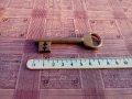 Старинен бронзов ключ, снимка 1 - Антикварни и старинни предмети - 19494997