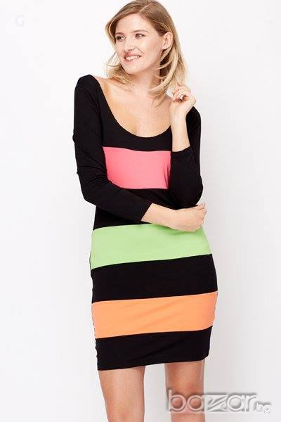 Шарена рокля с гръб от тюл, снимка 1