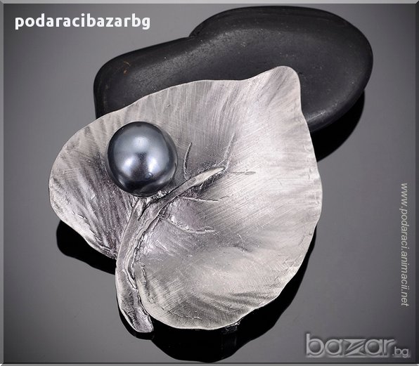 СЪРЦЕВИДНО ЛИСТО С ПЕРЛА – БРОШКА И МЕДАЛЬОН В ЕДНО, снимка 1