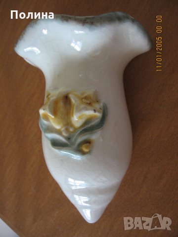 Стара порцеланова вазичка за стена