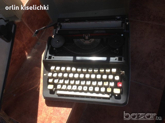 Пишеща машина-немски шрифт