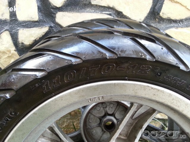 2 броя гуми и джанти за скутер 110/70/12, снимка 10 - Гуми и джанти - 10098803