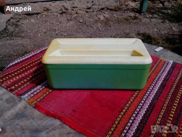 Стара кутия за храна #3