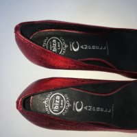 Кожени с ефект блясък червени обувки Jeffrey Campbell номер 39, снимка 11 - Дамски обувки на ток - 24329233
