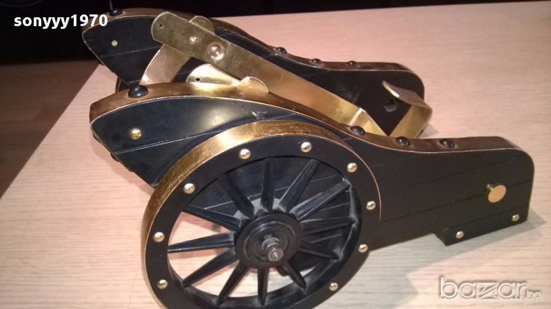 Топ-поставка за вино с златист обков-25/18/15см, снимка 1