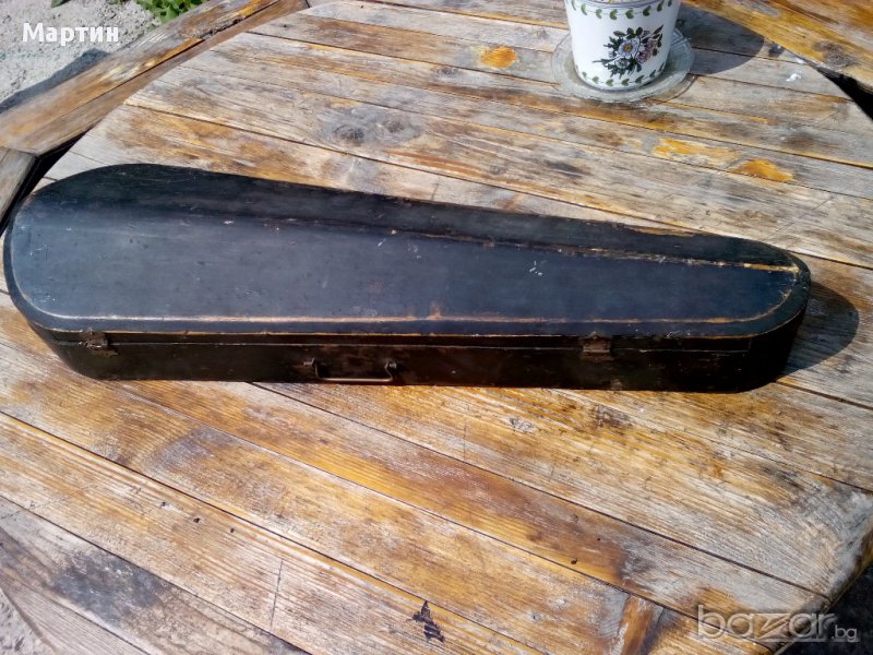Много стара цигулка във дървен куфар ! Цигулката е във добро състояние !, снимка 1
