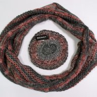 Дамски плетен комплект от шал и шапка марка Bonnet, снимка 4 - Шалове - 17607506