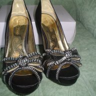 Черни обувки с  декорация , снимка 2 - Дамски обувки на ток - 10663510