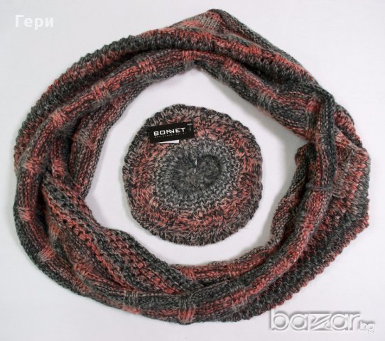 Дамски плетен комплект от шал и шапка марка Bonnet, снимка 4 - Шалове - 17607506