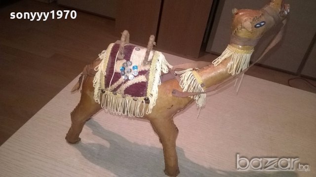 камила 30х30х10см-кожа-внос швеицария, снимка 9 - Антикварни и старинни предмети - 18711435