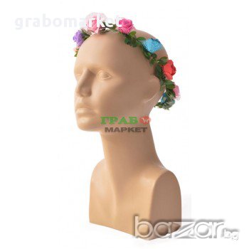 Красив венец от изкуствени рози, декорирани с брокат и нежен тюл. Диаметър - 23 см., снимка 1