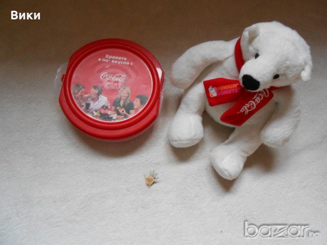 Плюшена мечка ,значка и кутия Кока кола Coca Cola 