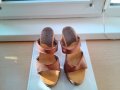продавам дамски чехли от естествена кожа и дърво за 3 лв, снимка 1 - Дамски ежедневни обувки - 25720298
