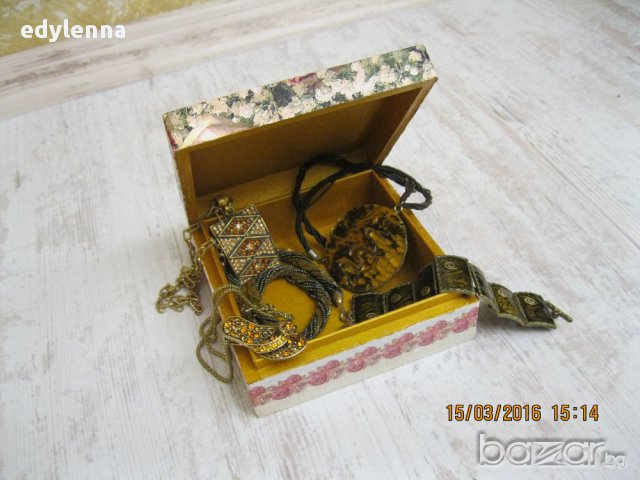 Дървен поднос, свещник, кутия за бижута и буркани за подправки, снимка 10 - Декорация за дома - 13945973
