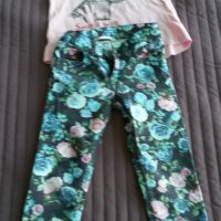 Свежи дънки на рози Н&М и тениска 104 см, снимка 1 - Детски панталони и дънки - 22600805