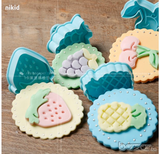 4 бр плодове грозде череша ананас ягода пластмасови форми с бутало резец украса сладки фондан форма , снимка 1