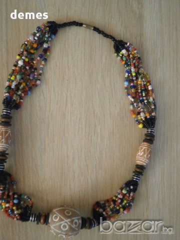 Традиционен африкански гердан-комбинация от пясъчна мъниста и теракота