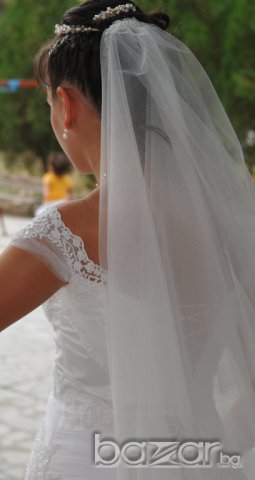 дизайнерска булченска рокля и аксесоари