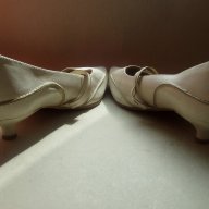 № 39 Бели обувки естествена кожа, снимка 4 - Дамски ежедневни обувки - 17990553