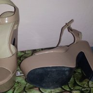Лачени бежови сандали, снимка 4 - Сандали - 18268063