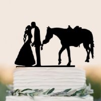 Двойка с кон черен твърд сватбен пластмасов топер украса табела за торта, снимка 1 - Други - 25945458